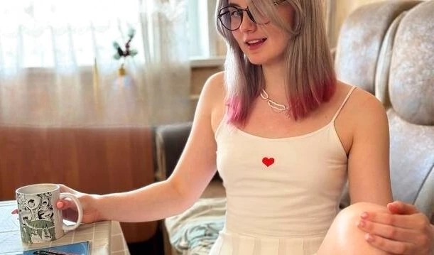 Сестра сломалась: братский хуй рвет её киску в запретном трахе!