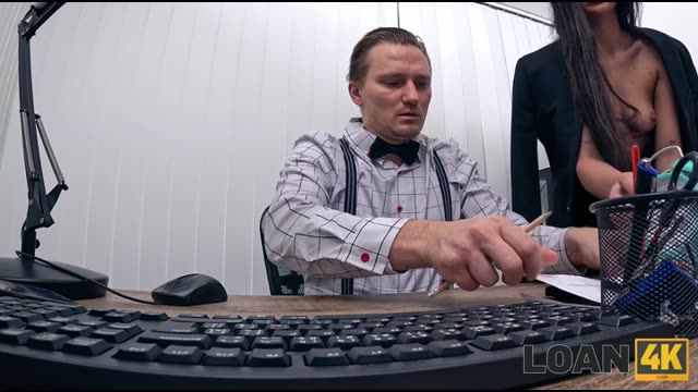 Кредитор требует интимной близости: бизнесвумен соглашается ради денег на проект