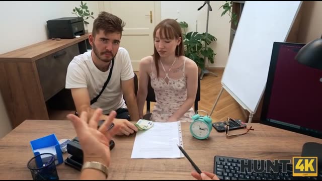 Секс за деньги с чужой девушкой: русский парень смотрит, как любовник ублажает его подругу